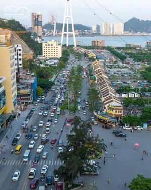 Chính chủ ở xa, bán căn nhà 3,5 tầng 47m2 mặt đường Vườn Đào, Trung tâm du lịch Bãi Cháy, Hạ Long.
