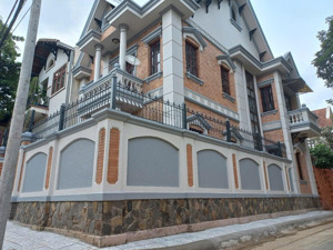 cho thuê nguyên căn biệt thu hoàng dư khương q10 dt 10mx15m gồm 3 tầng nhà mới giá 55tr tl