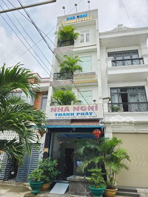 dòng tiền 50tr/tháng, nhà nghỉ 4 tầng, gần ngã ba lò lu lã xuân oai, gần đại học, khu cnc