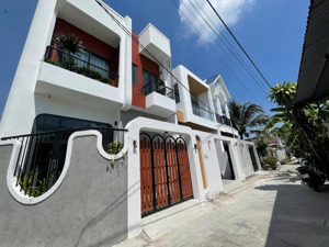 nhà 2 tầng mới hoàn thiện, thiết kế hiện đại ngay trung tâm xã diên toàn, diên khánh, khánh hoà
