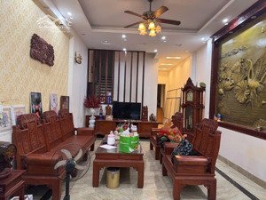bán nhà 3,5 tầng mới keng mặt đường nguyễn đăng sở. tp bắc ninh. dt 92.8 m2, mặt 4,5m