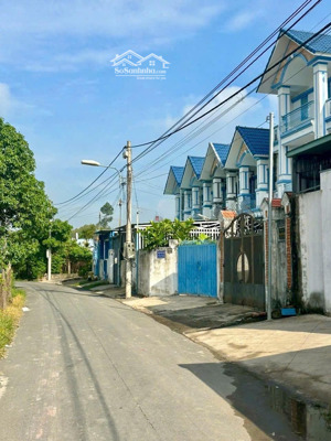 bán đất mặt tiền nhựa gần chợ phường tương bình hiệp, thủ dầu một. dt 111m2 thổ cư 60m2. giá rẻ