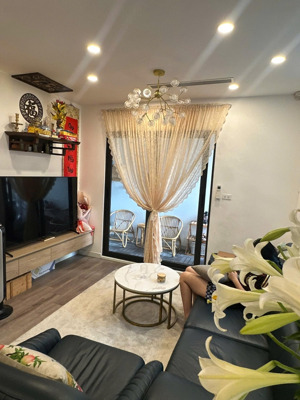 chính chủ bán căn 2 phòng ngủ giá tốt nhất dự án. 67m2. tầng trung, ban công đn. nội thất cơ bản