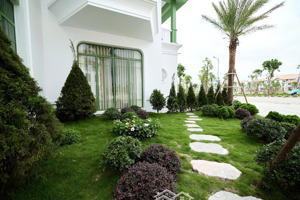bán nhanh căn shophouse diện tích 56m2 - gần 8 tòa chung cư hơn 5000 dân sinh sống - view công viên