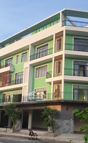 cần cho thuê gấp nhà xây sẵn 166m2 ngang 8,8m dài 23m làm xưởng hoặc văn phòng - lô góc 2 mặt tiền