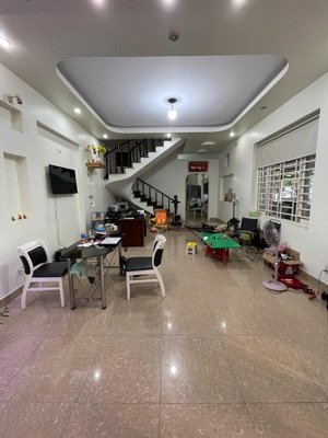 giá chỉ 20tr/tháng. cần cho thuê gấp nhà phố 4 lầu góc 2mt - kdc phước kiển a (sadeco)