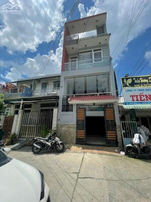 Cho thuê nhà 1T3L, Lộ 6M, 7 PN có máy lạnh, Hầm xe Trung tâm Cần thơ Chỉ 12tr