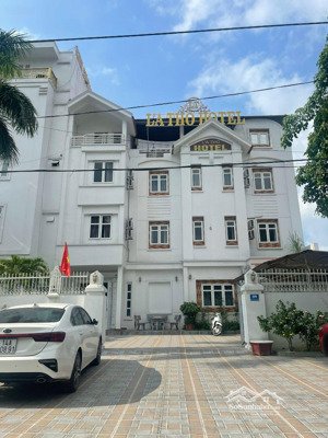 sẵn khách sạn, đang mùa du lịch chỉ việc vào kinh doanh tại phường cẩm thành, cẩm phả, quảng ninh