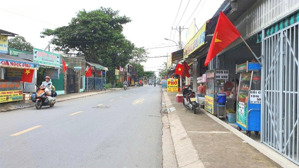 bán đất mặt tiền giao với phan văn hớn, tặng nhà cấp 4 tỷ 350tr/107m2, sổ riêng giá rẻ