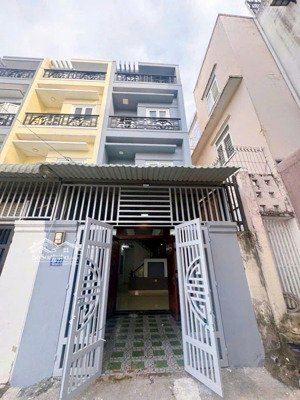 bán nhà 2 lầu 1 tum đường xe hơi, shr giao nhà ngay, sổ sẵn giá 4ty950