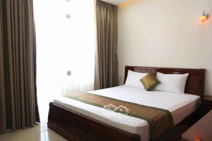 căn khách sạn 12 tầng siêu vip 22p cách biển chỉ vài trăm mét đang chào bán 43 tỉ