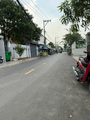 bán chdv mặt tiền đường hàng tre p. long thạnh mỹ