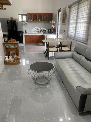 cần cho thuê phòng ở ghép. nhà mới 100% ưu tiên nữ sinh viên, phòng rộng 15m2. đầy đủ nội thất