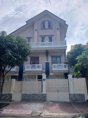 nhà cho thuê địa chỉ: r6 thái văn lung vũng tàu
