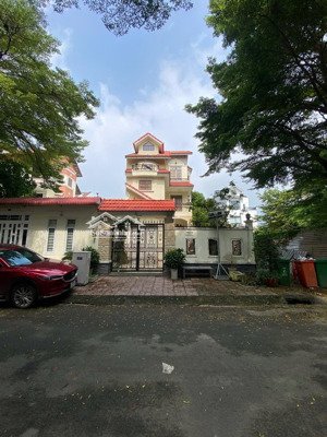 phòng trọ cho thuê nằm trong căn biệt thự sang trọng tại q9