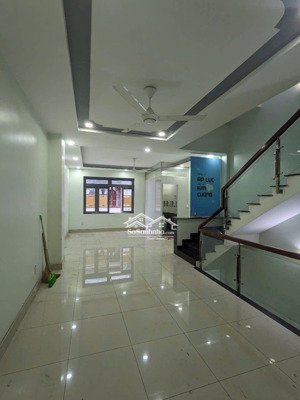 cho thuê nhà mặt tiền đường nhánh đỗ xuân hợp, pla, quận 9