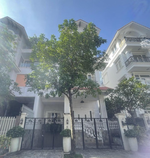 biệt thự himlam quận 7 có nội thất, có thang máy cho thuê: 75tr/th lh: 