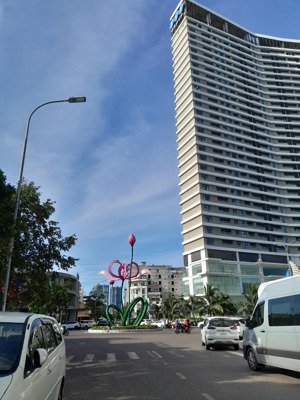 cho thuê nhà 3 tầng ngay ngã tư góc 2 mặt tiền khu trung tâm siêu đẹp tại thành phố quy nhơn