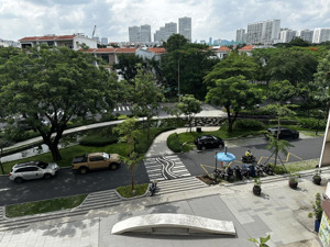 cần cho thuê căn garden court, 140m2 ban công thông suốt view kênh đào thoáng mát, giá 28 triệu tl.