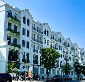 cho thuê shophouse 110m2, giá cực tốt 13 triệu tại vinhomes grand park. liên hệ 0828/030/977 thiện