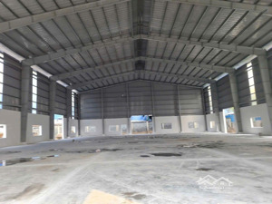 cho thuê kho xưởng và đất 2.700 m2 giá 32 triệu / đường cây bàng,xã tân kiên,huyện bình chánh,tphcm