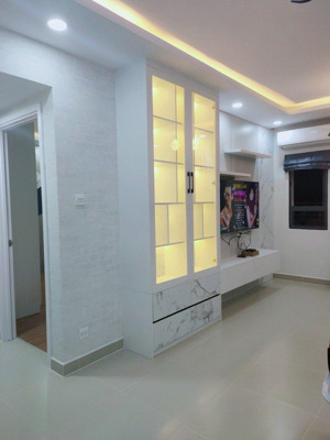 cho thuê căn hộ 2 phòng ngủ, đầy đủ nội thất thiết kế, hướng ban công view đẹp, thoáng mát