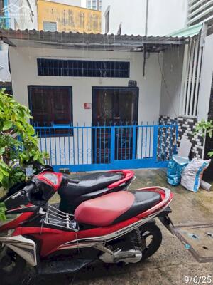 Chính chủ cho thuê nhà cấp 4, trống, nguyên căn, trong hẻm 327/31, Tôn Thất Thuyết, P1 Q4