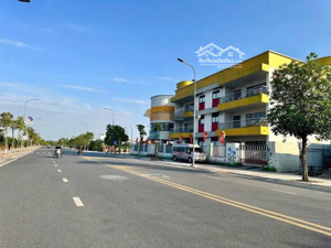 bán đất đấu giá cự khối 76 m mặt tiền 5 m phân lô vỉa hè , thông tứ ngả