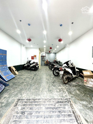căn hộ dòng tiền khủng 700 triệu/năm - hai bà trưng - thang máy
