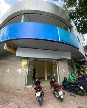 cho thuê căn góc ngã 3 đường yersin. tttp gần vòng xoay lý thánh tôn