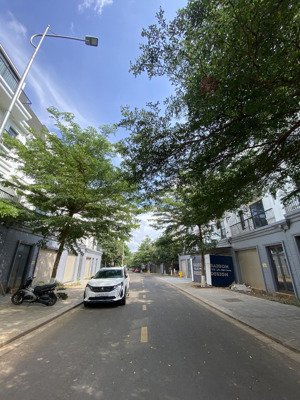bán nhà tại ecocitybmt , căn duy nhất giá tốt nhất