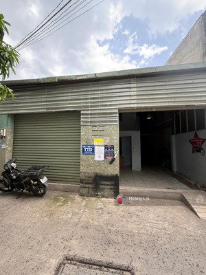 cần cho thuê nhà xưởng mặt tiền 10tr, 180m2, 7/2 liên khu 5-6,bhhb,bình tân.1trệt 1lầu 3pn 2wc