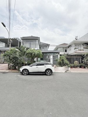 quận 8 biệt thự - 10x19m - ngay đoạn võ văn kiệt * an dương vương - đường 20m đỗ 3 ô tô - 4pn 3wc