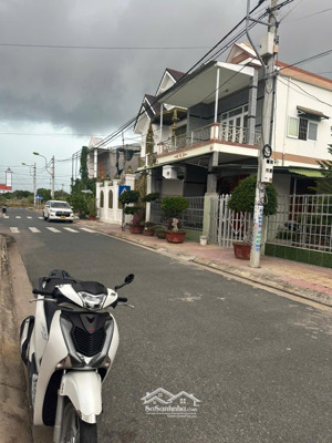 rẻ nhất thị trường khu tái định cư k8, sẵn 2 căn nhà cấp 4, hướng ra đầm thuỷ triều chỉ 36 tr /m2