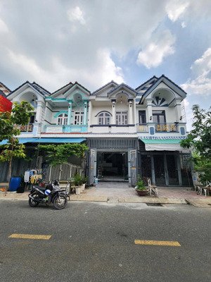 bán nhà 1 trệt 1 lầu giá cực rẻ sinh lời tốt