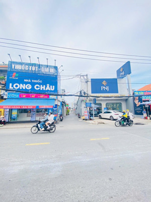chủ giảm 450tr cần bán gấp căn nhà mới vị trí đắc địa 4 lầu sân vườn ngang 6m.