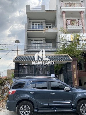 cho thuê nhà ngang 5m hầm 4 lầu làm showroom, văn phòng ngay vòng xoay trần não, lương định của
