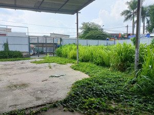 cho thuê mb góc 3 mt dt 800m2 (400m2 tc) giá 18 triệu đông thạnh hóc môn