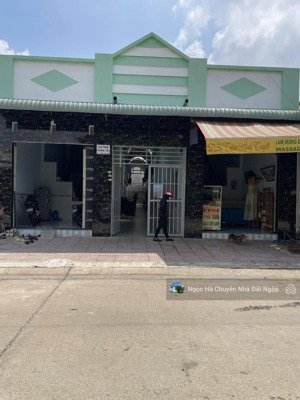 gấp bán dãy trọ 150m2 6 phòng, có kiot đường nb9 ngay kcn mỹ phước 2, dòng tiền 8tr/th, shr