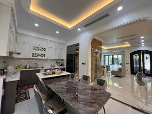 siêu phẩm vin marina 90m2 - hoàn thiện đẹp long lanh full nội thất nhập khẩu - điều hoà -thang máy