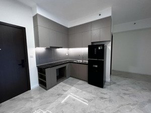 cho thuê căn 1pn+1 dt 51m2 privia có sẵn nội thất giá 8,5tr bao pql , lh xem nhà 