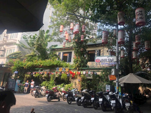 cho thuê mặt bằng kinh doanh mặt phố khúc thừa dụ, diện tích gần 400m2, mặt tiền :17m, vị trí vip