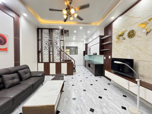 bán gấp nhà trần thái tông, gần đường xuân thủy, nhà đẹp, ở luôn, ngõ thông, 2 thoáng, 38m2x5 tầng