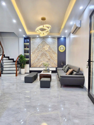 trần thái tông 40m2, 5 tầng, nhà đẹp ở ngay, không cần sửa, lô góc, giá còn giảm sâu, chỉ 9.5 tỷ