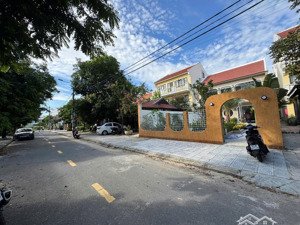 bán villa 2 tầng siêu đẹp kế phố cổ hội an diện tích 250 m2 giá 12,x tỷ liên hệ :0896620456
