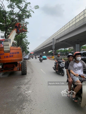 bán nhà mặt phố phạm văn đồng đoạn gần thành phố giao lưu 95m mt 5,5m nở hậu có nhà 4 tầng