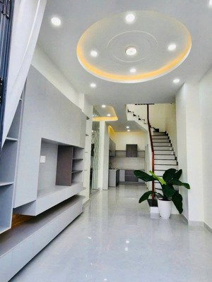 nhà quận 12 đẹp chỉ 750 triệu ngay ngã tư ga 2 tầng, 2pn, sát gò vấp kdc đông đúc