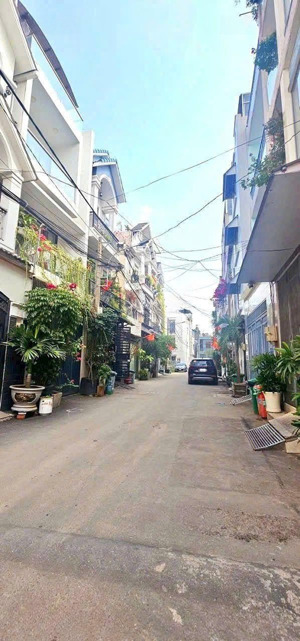 nhà 3 lầu linh đông, gần phạm văn đồng sắp chốt, giá tốt