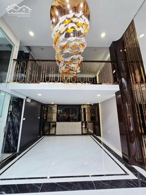 siêu phẩm nhà mặt phố phạm văn đồng, kinh doanh đỉnh, vỉa hè rộng thang máy 32m2, 8 tầng, 19.5 tỷ