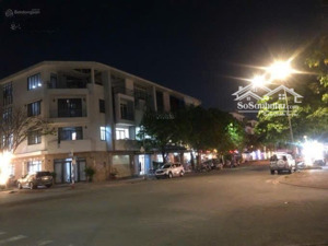 chính chủ cần bán nhà phố him lam phú đông đẹp 4 lầu kế bên café beyou